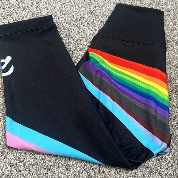 Peloton pride rain bow crop leggings size small - Picture 9 of 11